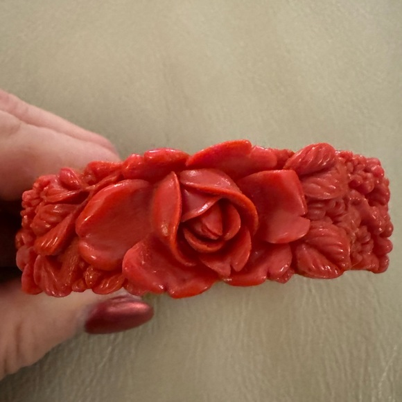 1930s/40s Early Plastic Art Deco Deeply Carved/Moulded Red Celluloid Bangle - Picture 2 of 8